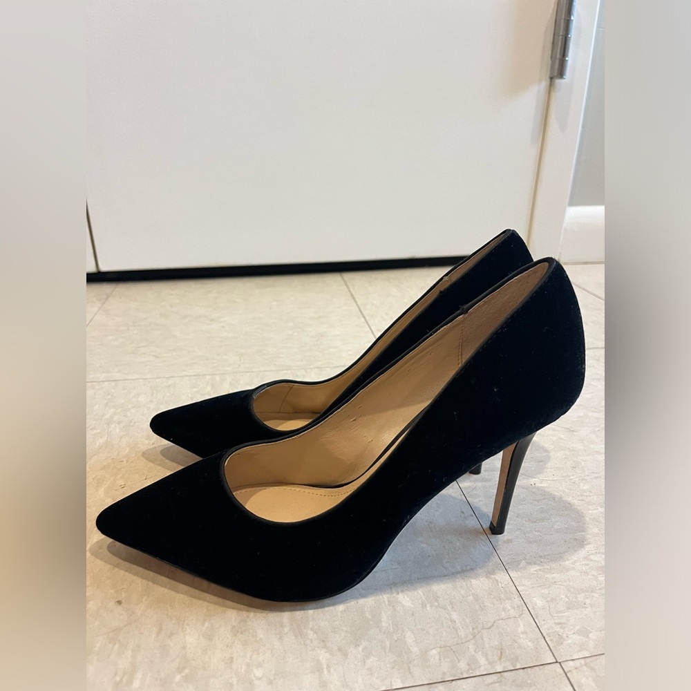 WHITE HOUSE BLACK MARKET HEELS